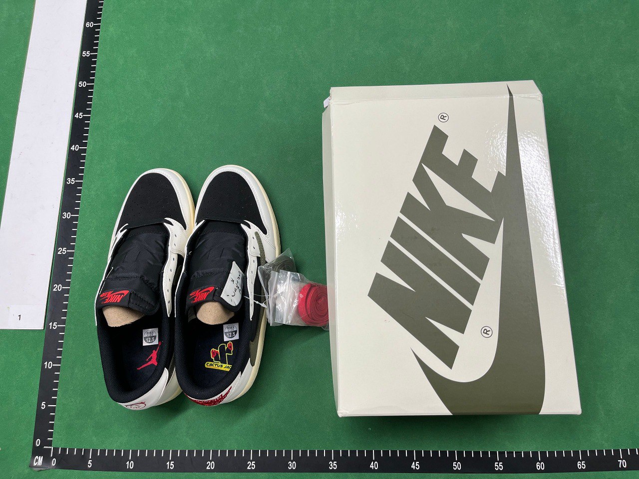 Travis Scott  Jordan 1 - 5