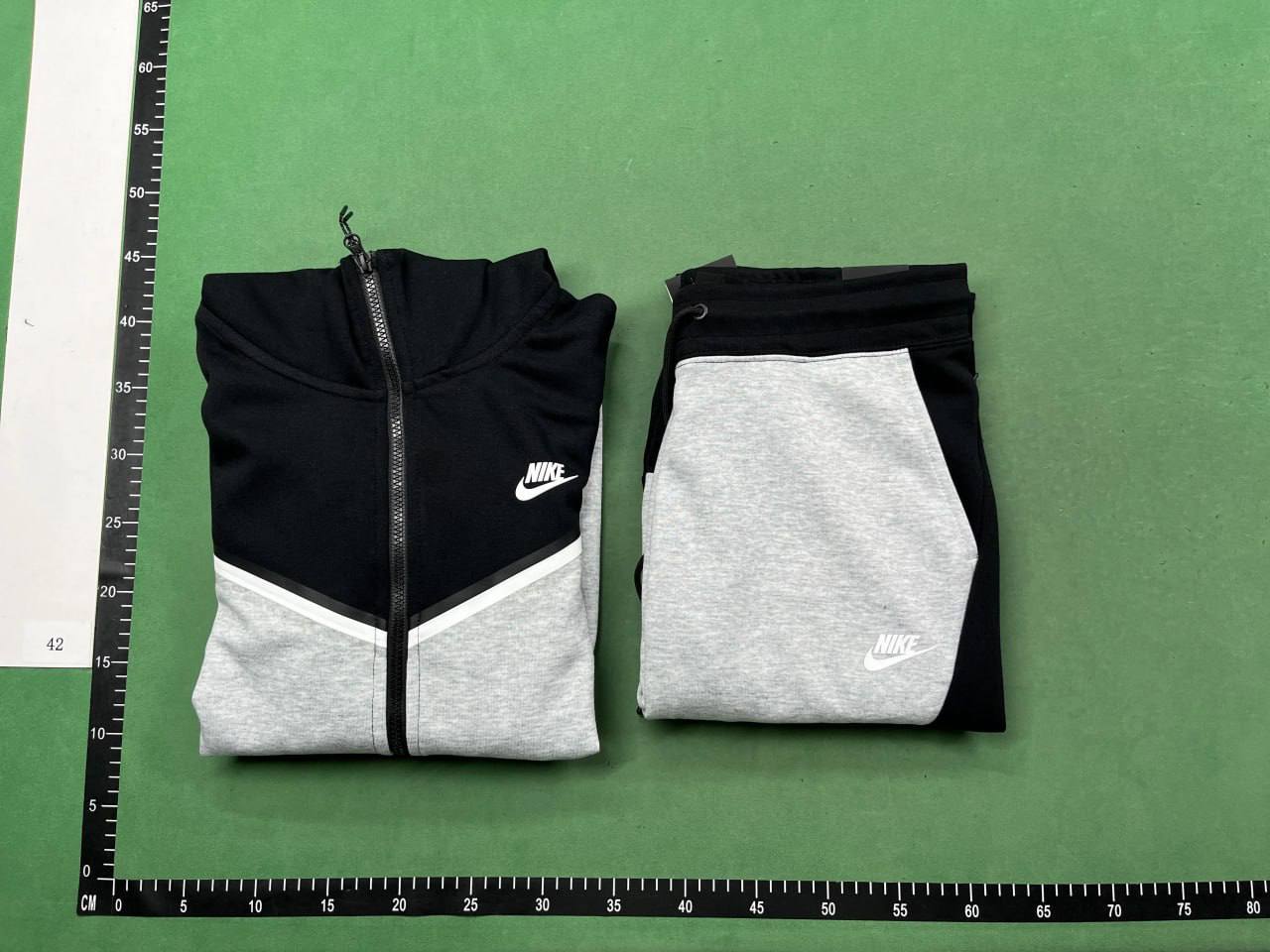   NIKE Tech set - 2