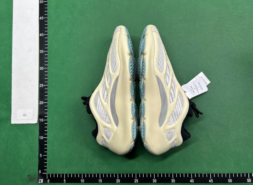  adidas originals Yeezy boots 700 v3 - 5