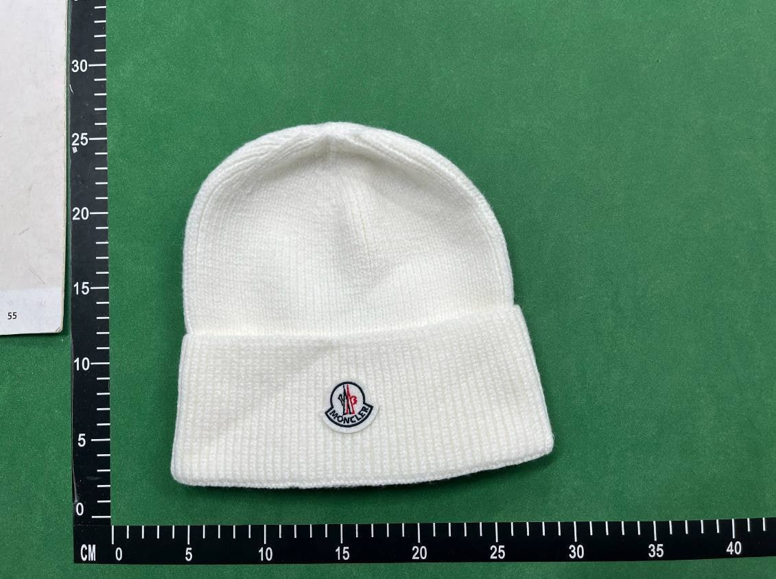 Moncler hat  (39 CP) - 2
