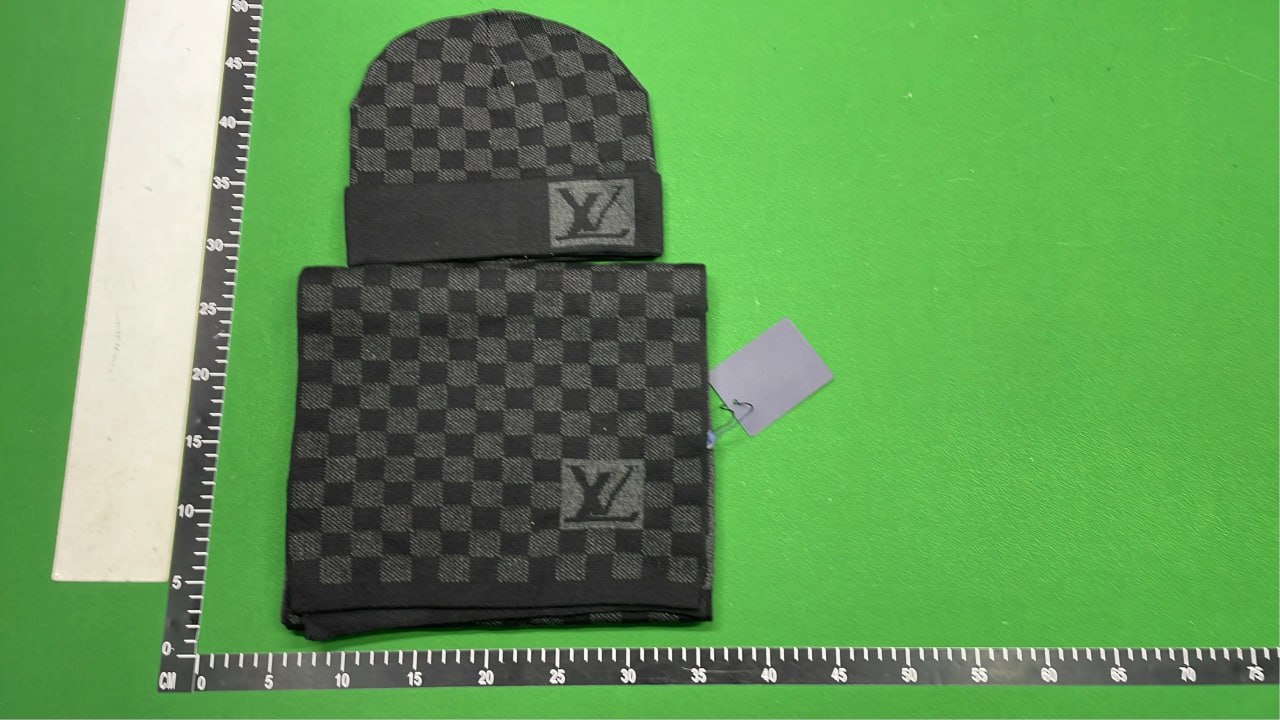 LV Louis Vuitton Beanie & Scarf - 2