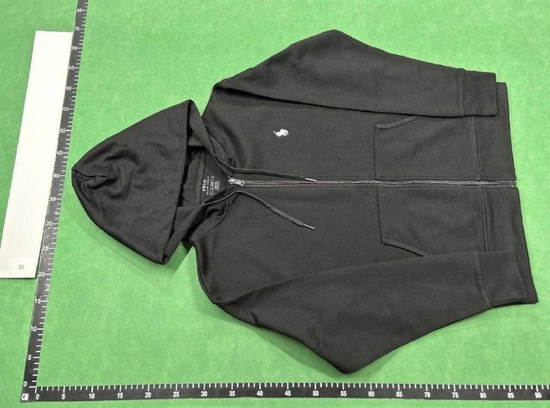Lacoste suit  (31 CP) - 2