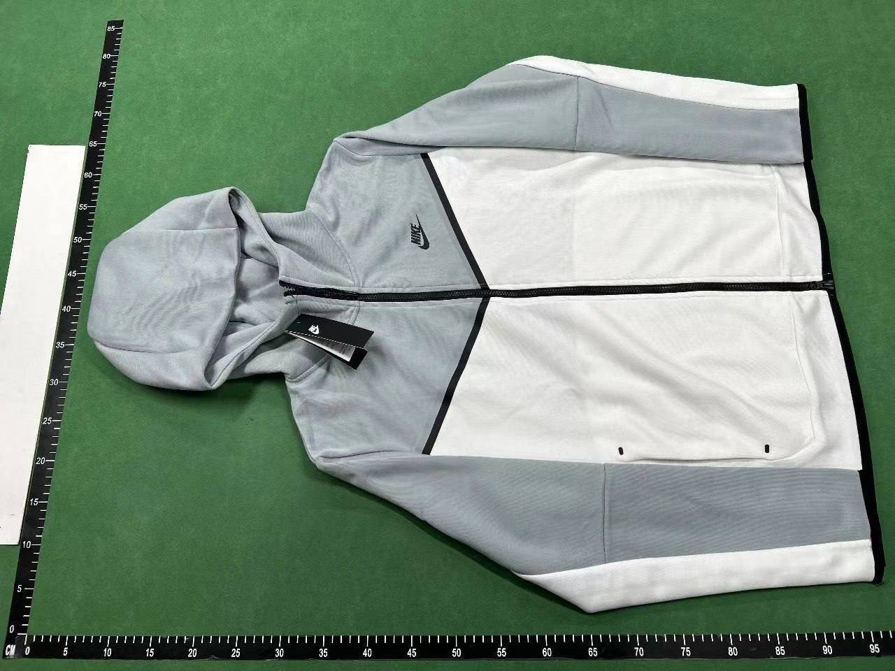 MANY NIKE TECH - 3