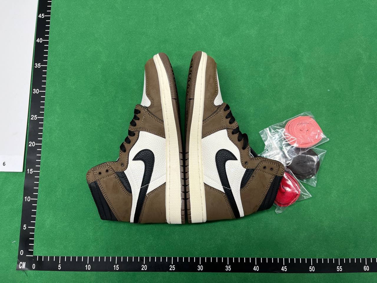  Air Jordan 1 high    (40 CP) - 2
