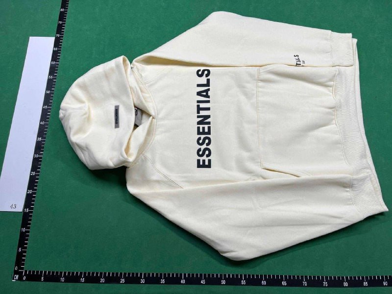 Essentials hoodie    (40 CP) - 2