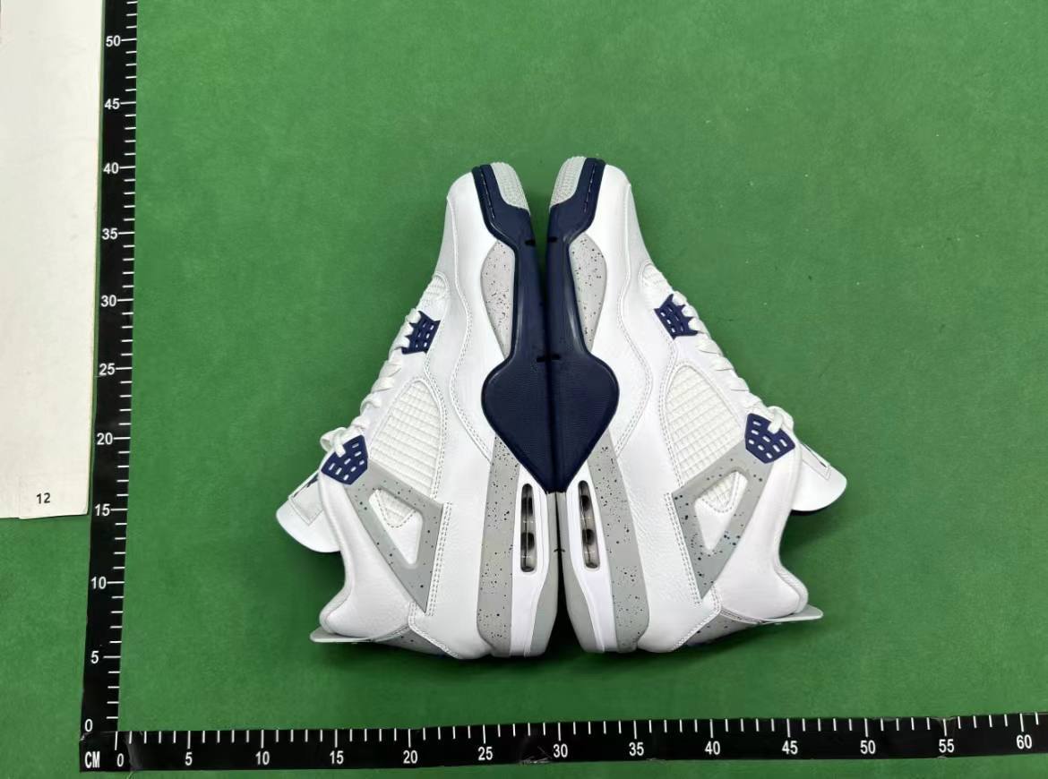   Jordan AJ4  - 2