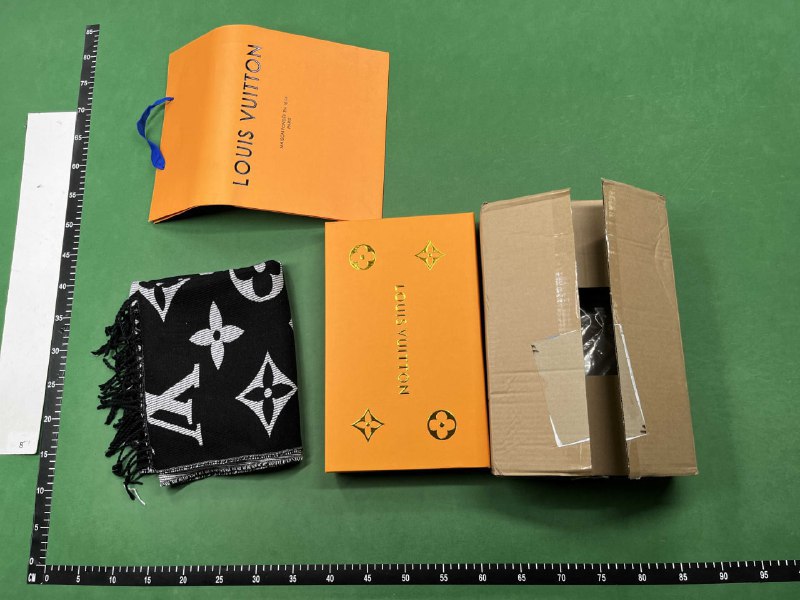 11 original LV Louis Vuitton Scarf - 2