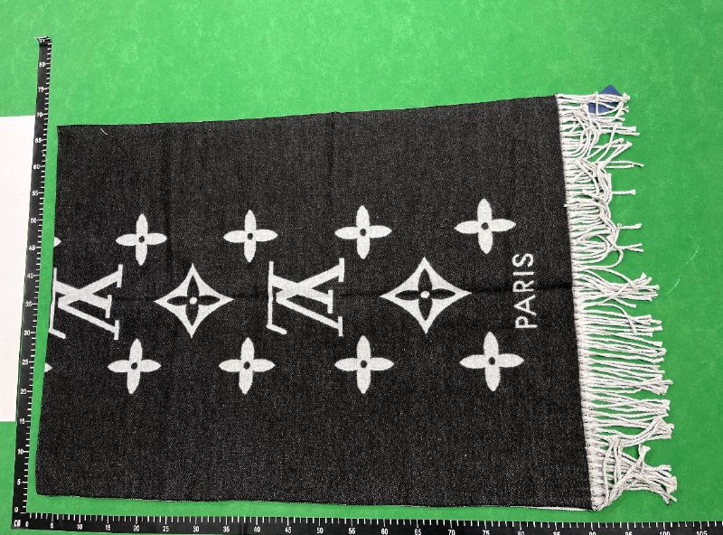 11 original LV Louis Vuitton Scarf - 4