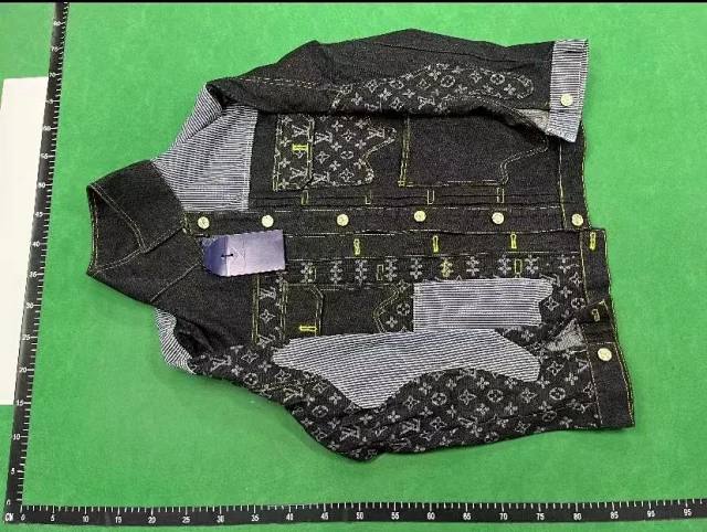 Louis Vuitton Coat  - 3