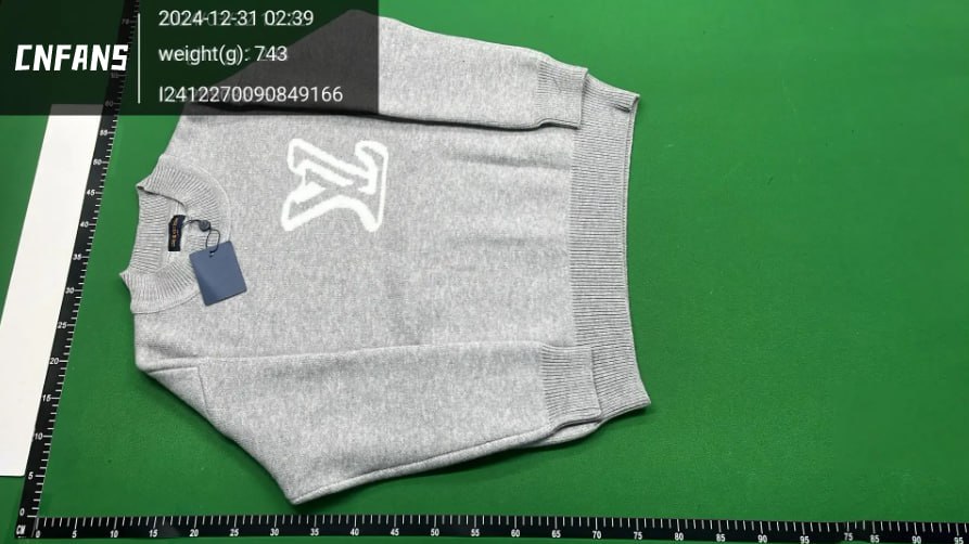 LV Louis Vuitton Sweater (27 styles) - 2