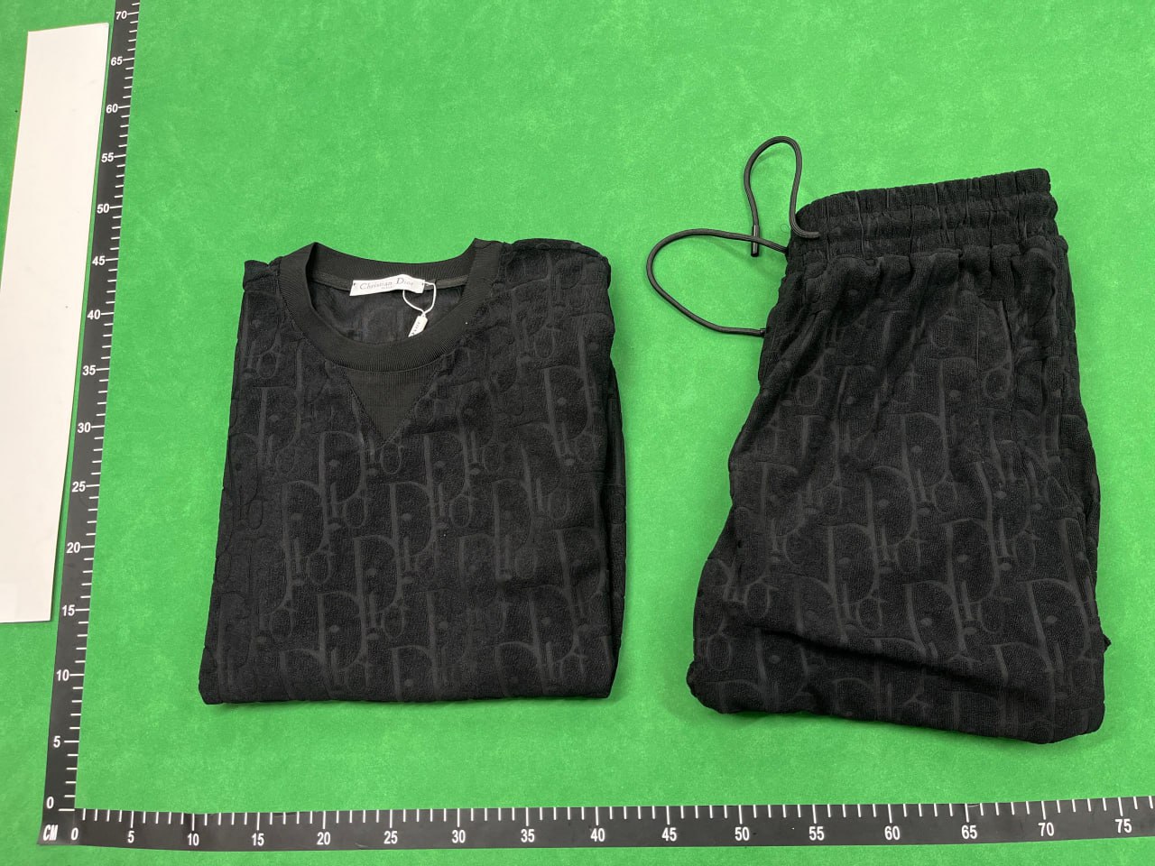 Gucci  Short Sleeve Suits - 2