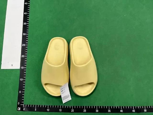  Yeezy Slide  - 2