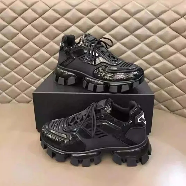 PRADA                                                                                               