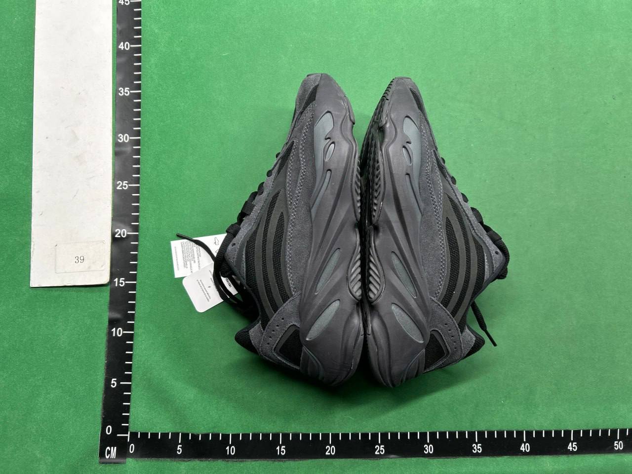 Yeezy boost 700 - 5