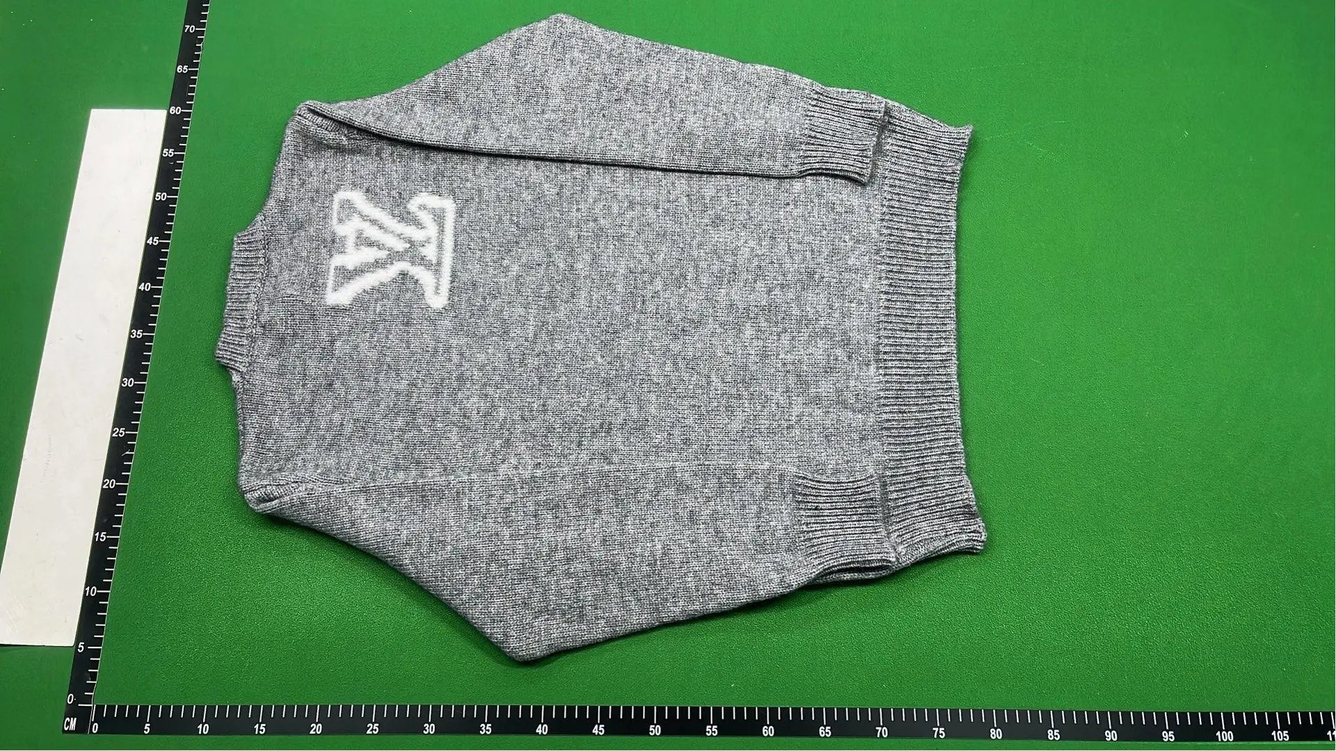 LV sweater - 3