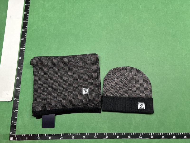 LV scarf & Beanie - 2