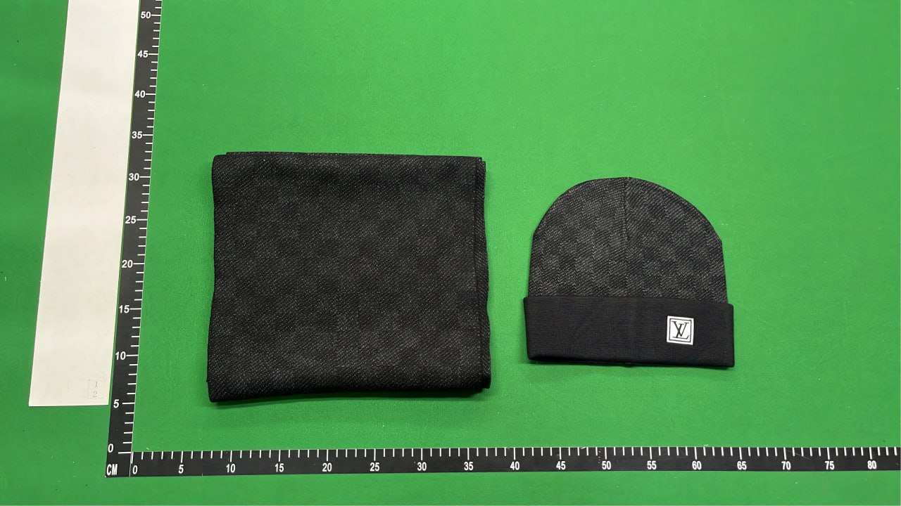 LV Louis Vuitton Beanie & Scarf - 4