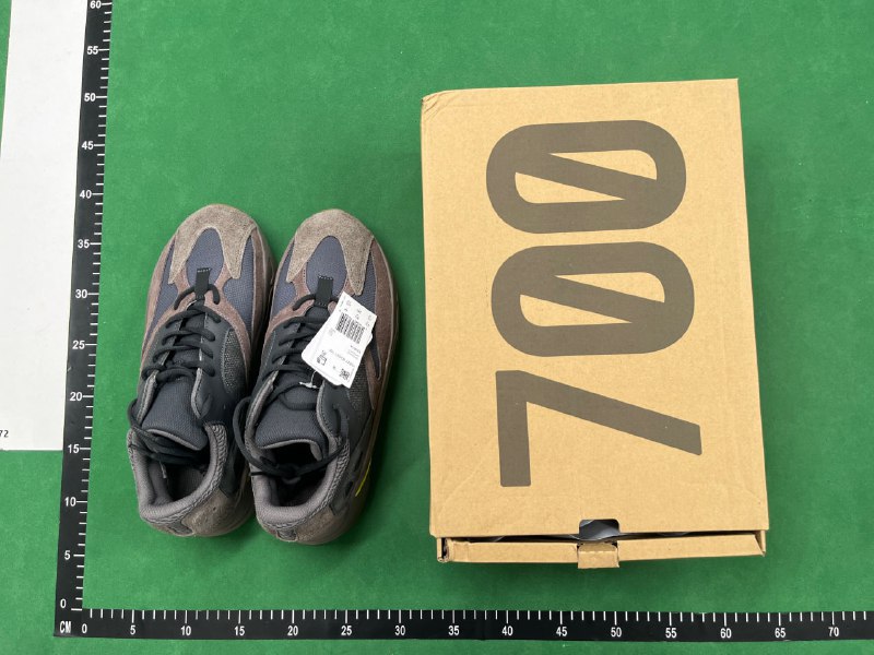 OG-YEEZY700 - 2