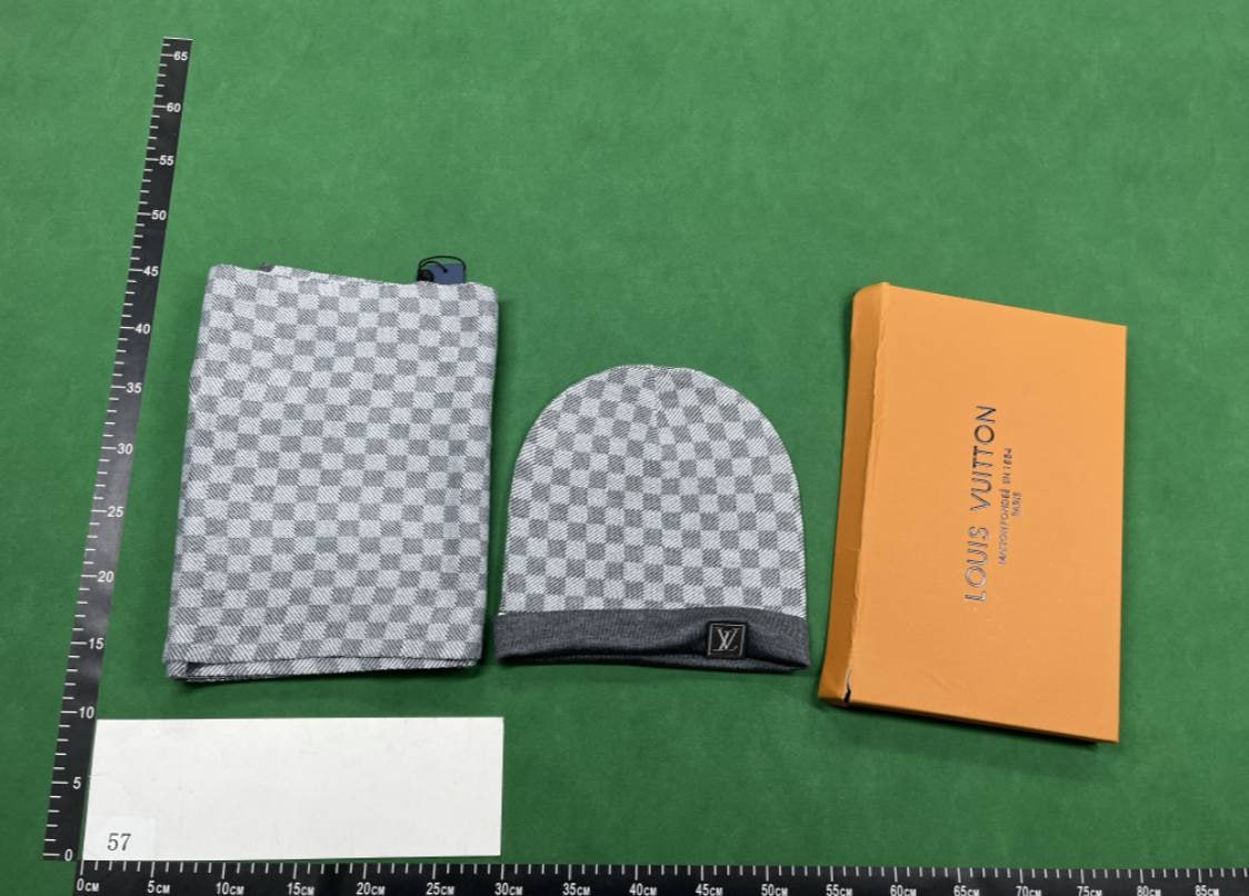 LV Louis Vuitton Beanie & Scarf - 2