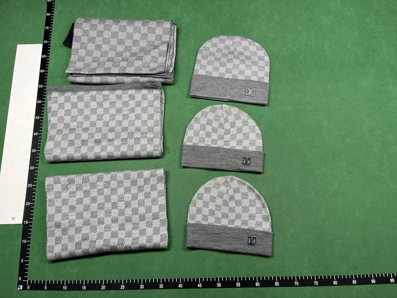LV Louis Vuitton Beanie & Scarf - 4
