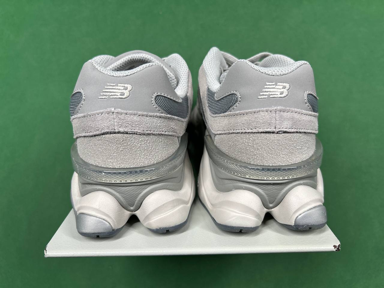 NEW BALANCE 9060                     - 4