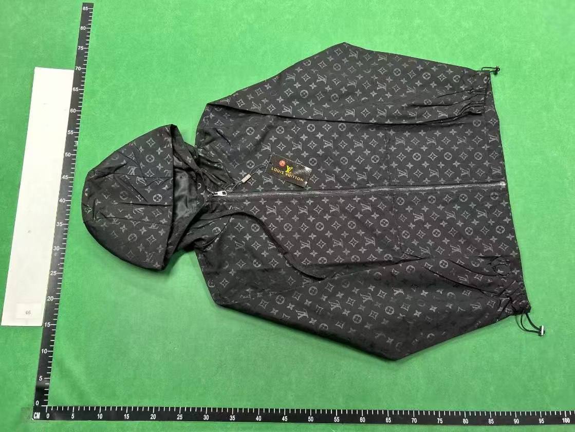 LOUIS VUITTON Coat - 2