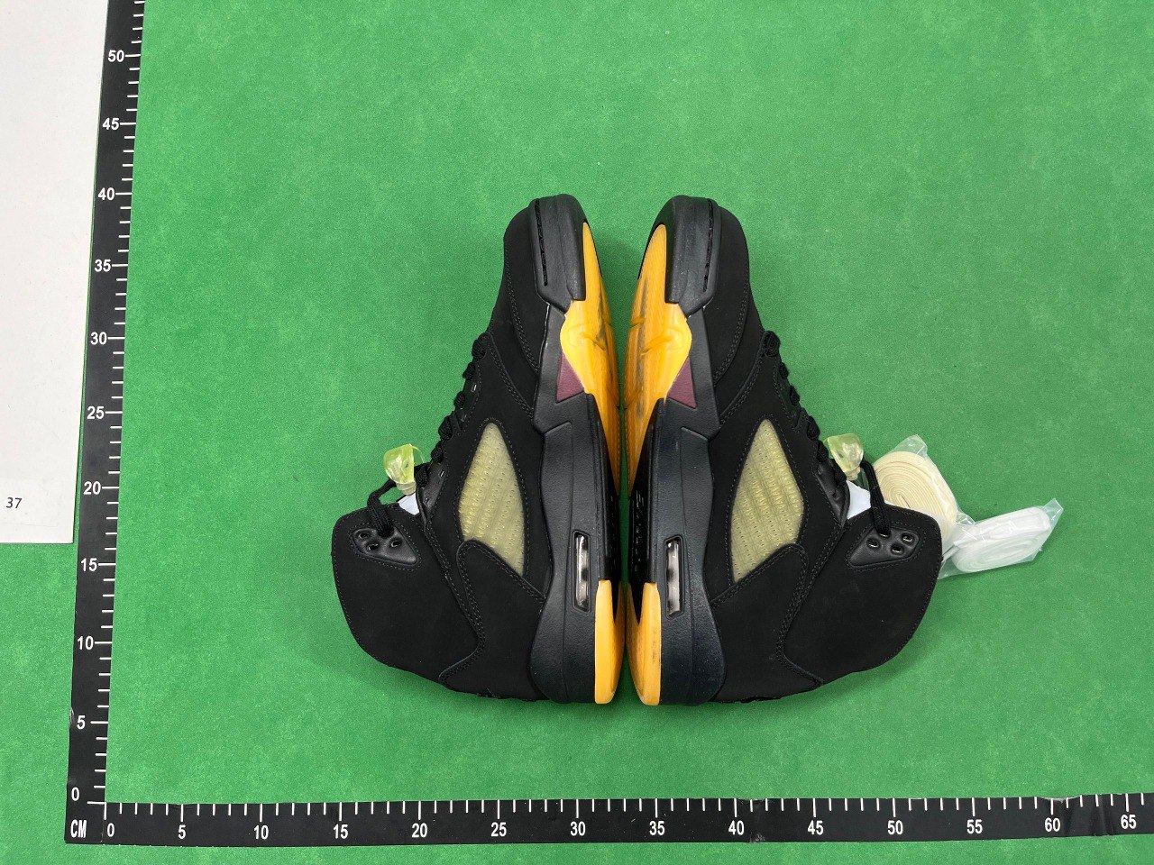 Air Jordan 5                                                                                                  - 3