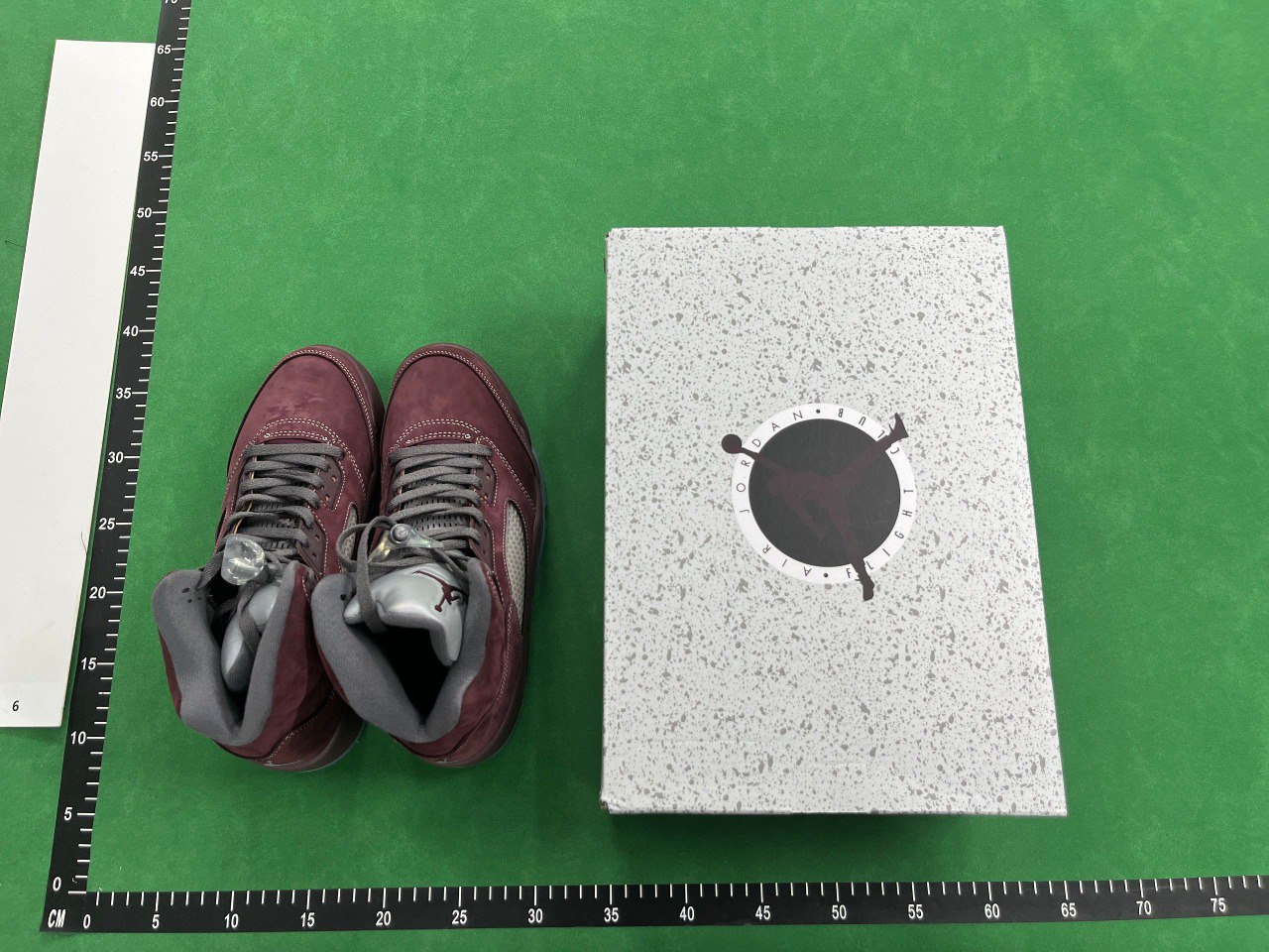 Air Jordan 5                                                                                                  - 4