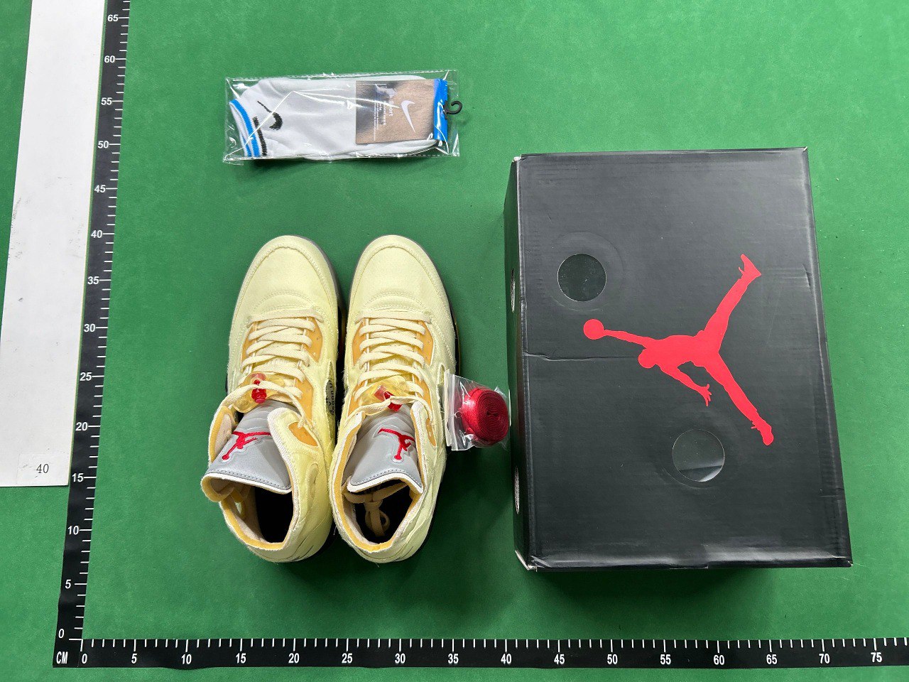 Air Jordan 5                                                                                                  - 5