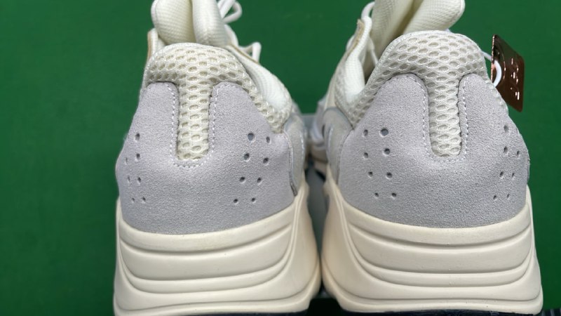  YEEZY 700 - 2