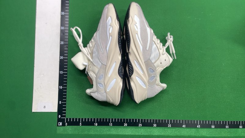  YEEZY 700 - 4