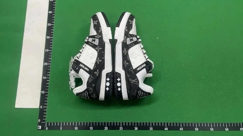 LV Louis Vuitton Trainer Shoes Sneakers - 2