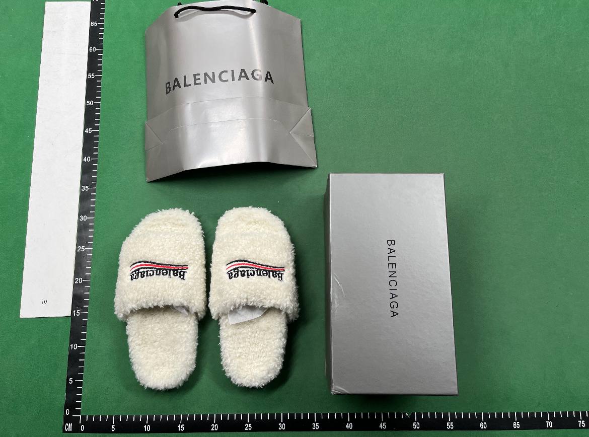 Balenciaga fluffy slippers sandal - 4