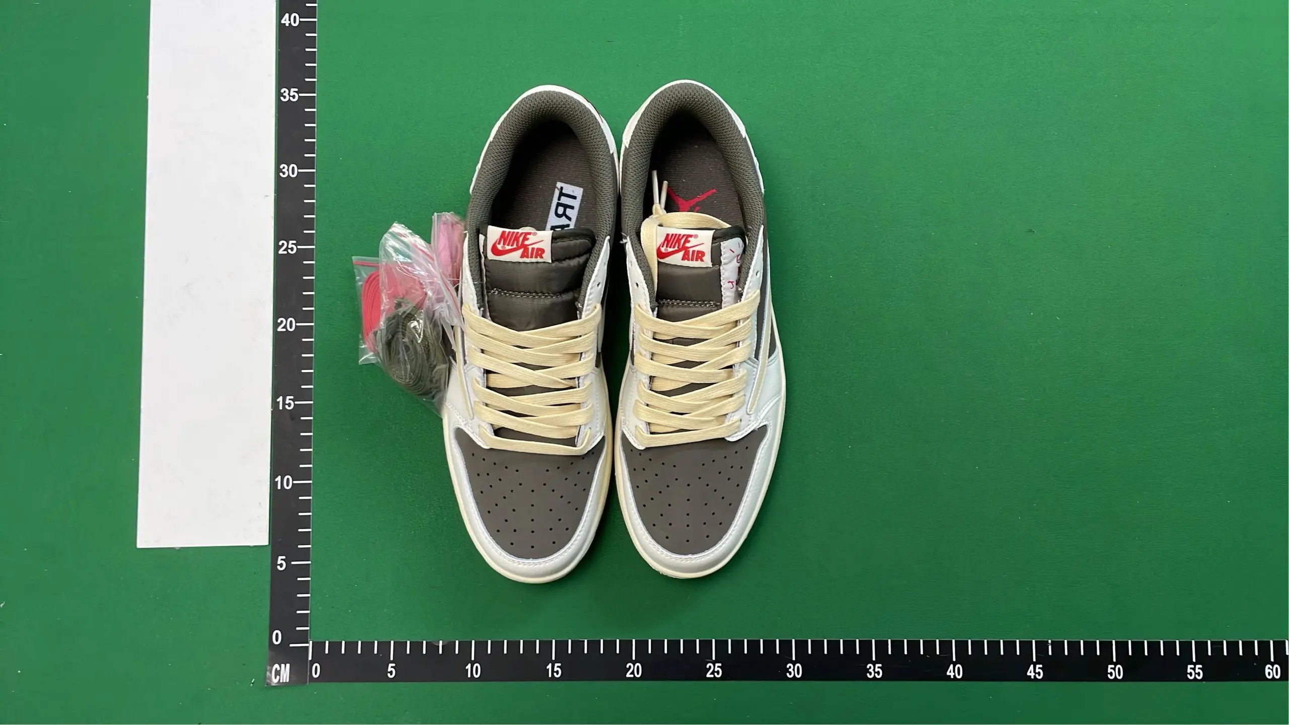AJ1 X Travis Scott - 2