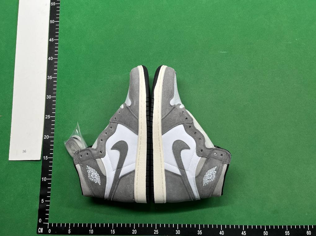 Air Jordan 1 - 4
