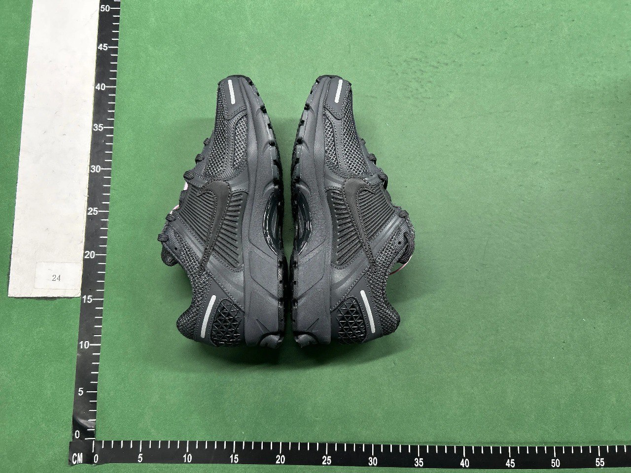 Nike Air Zoom Vomero 5 - 5