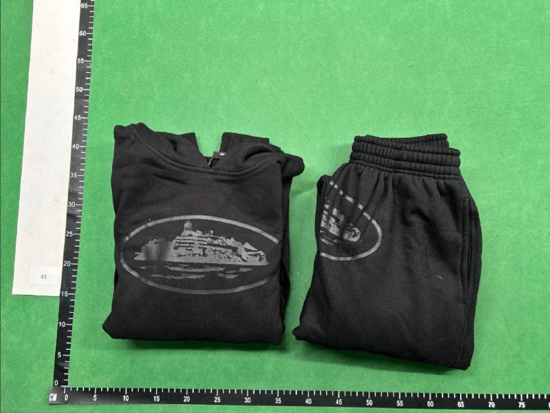 Corteiz tracksuit & T-shirt - 2