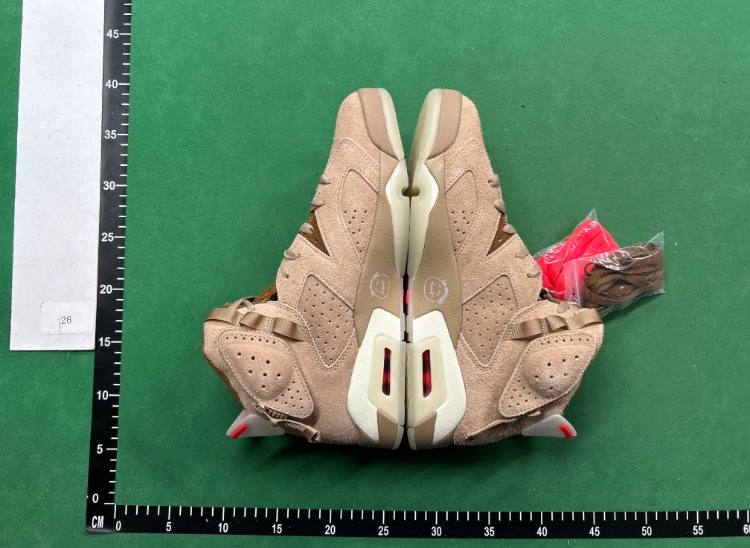 NIKE AIR JORDAN 6 - 4