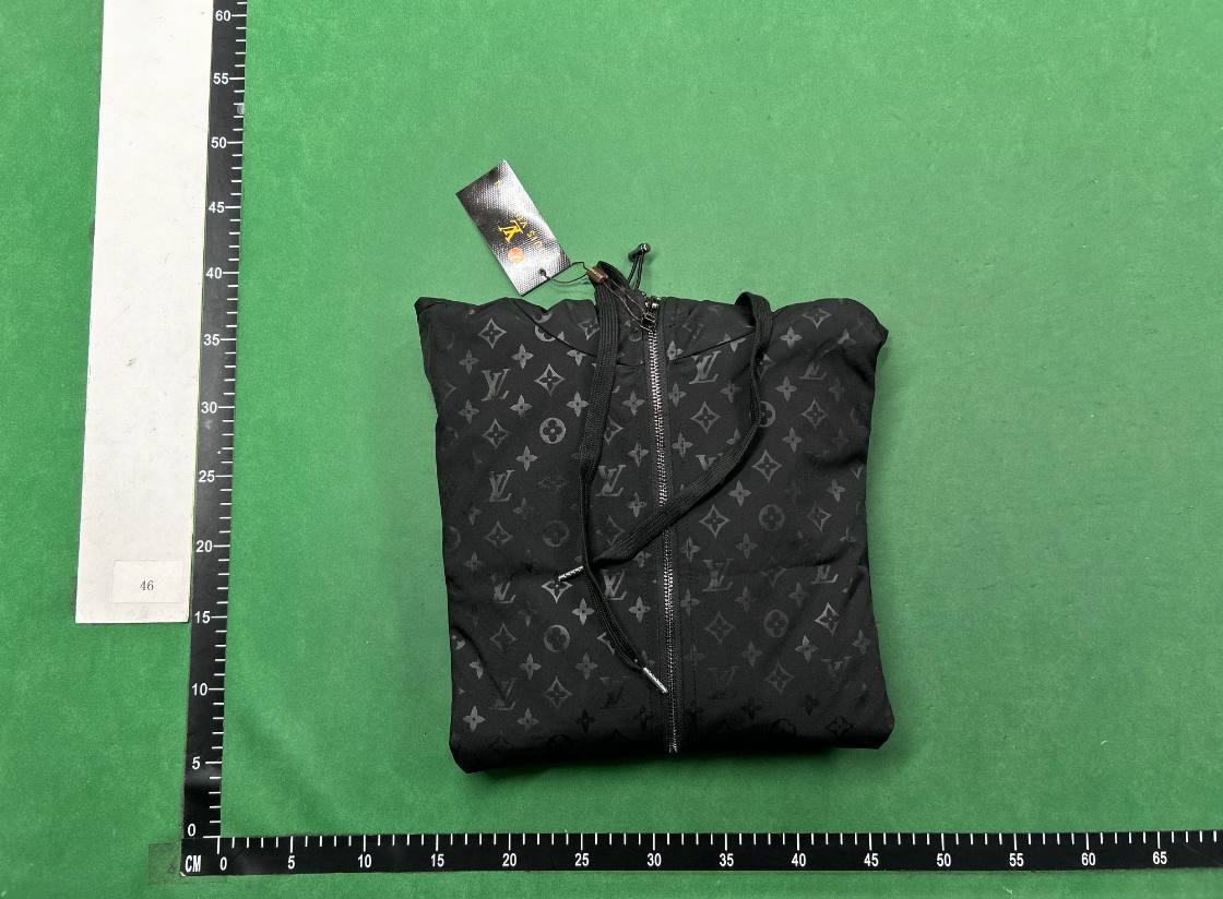 LOUIS VUITTON WINDBREAKER - 4