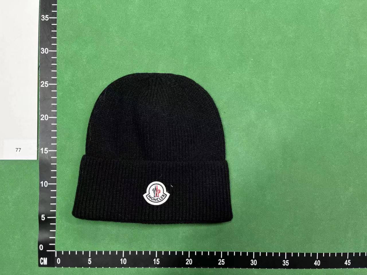 Moncler hat  (40 CP) - 2