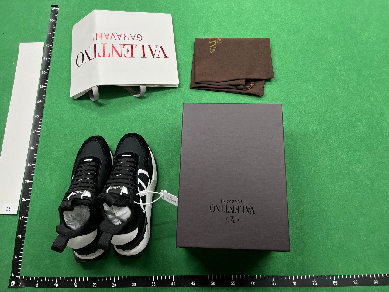 Valentino                                                                                                        - 5
