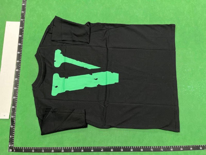 Vlone tee  (40 CP) - 2
