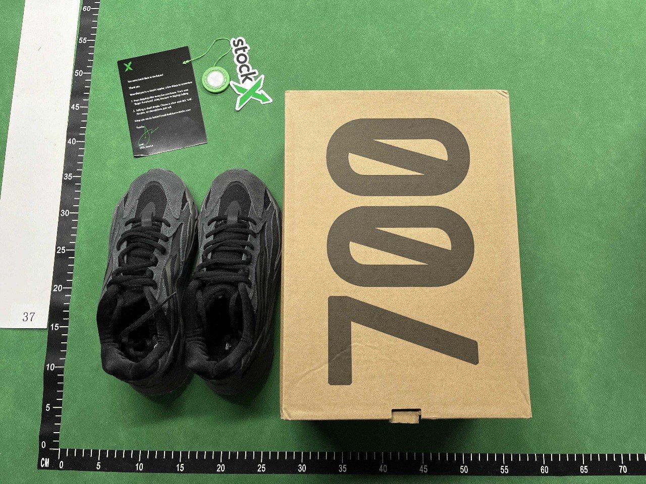 ADIDAS YEEZY 700 - 4