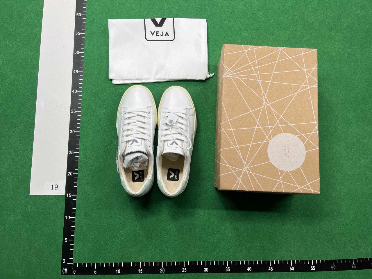 VEJA white shoes                                                                                                      - 4