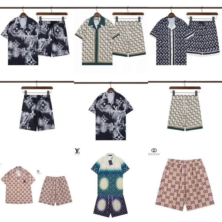 Louis Vuitton suit  (40 CP)