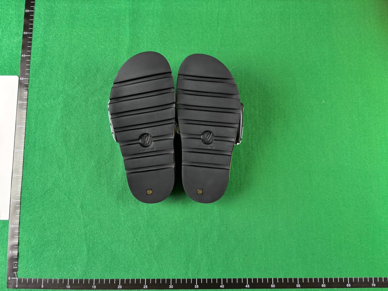  Louis Vuitton Slippers - 4