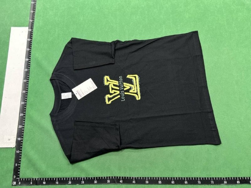 Louis Vuitton T-shirt  (40 CP) - 2