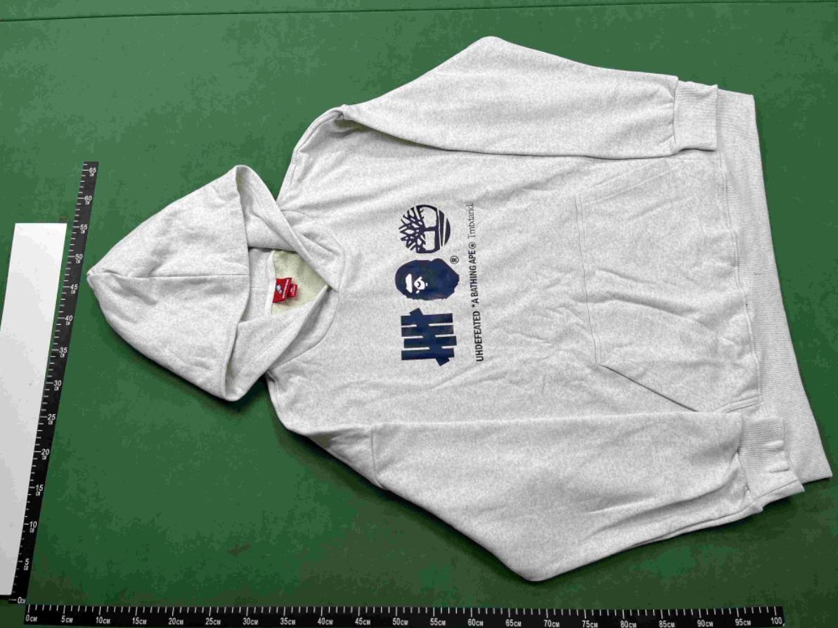 BAPE sweatshirt                                                                    - 4