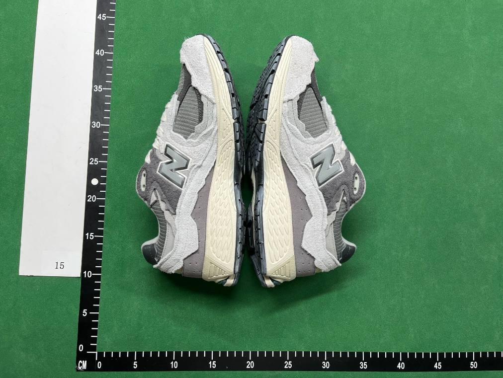 New Balance 2002R - 3