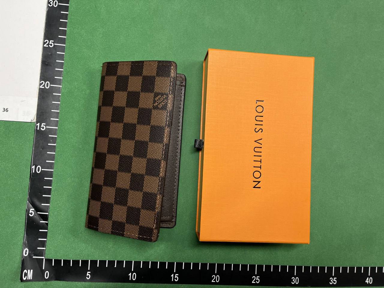 Louis Vuitton wallet  (21 CP) - 2